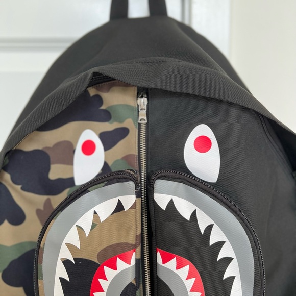 BAPE SHARK BACKPACK - Picture 3 of 5